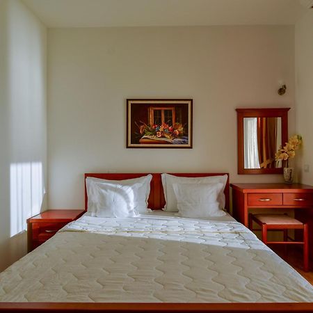 Apartments Leut Sveti Stefan Ngoại thất bức ảnh