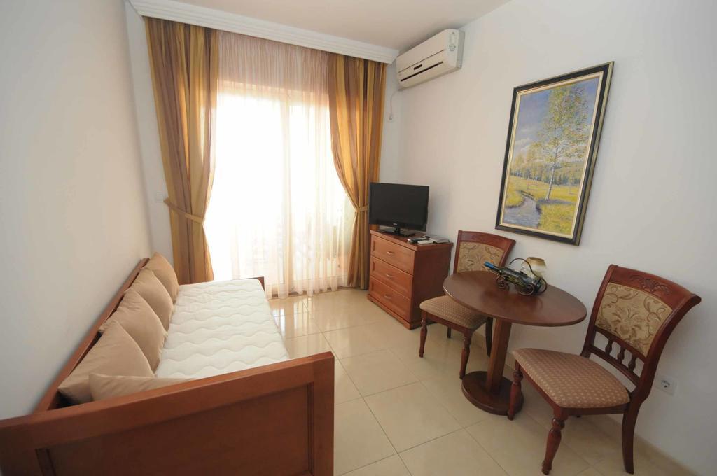 Apartments Leut Sveti Stefan Ngoại thất bức ảnh