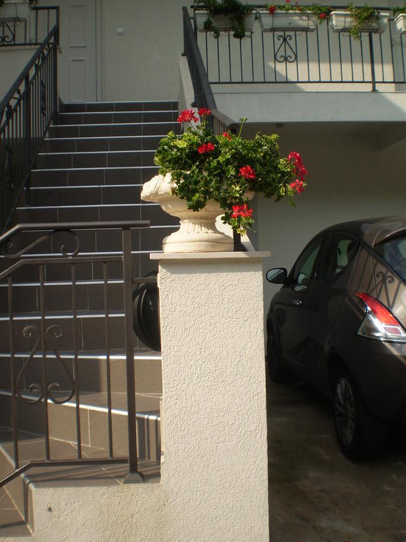 Apartments Leut Sveti Stefan Ngoại thất bức ảnh