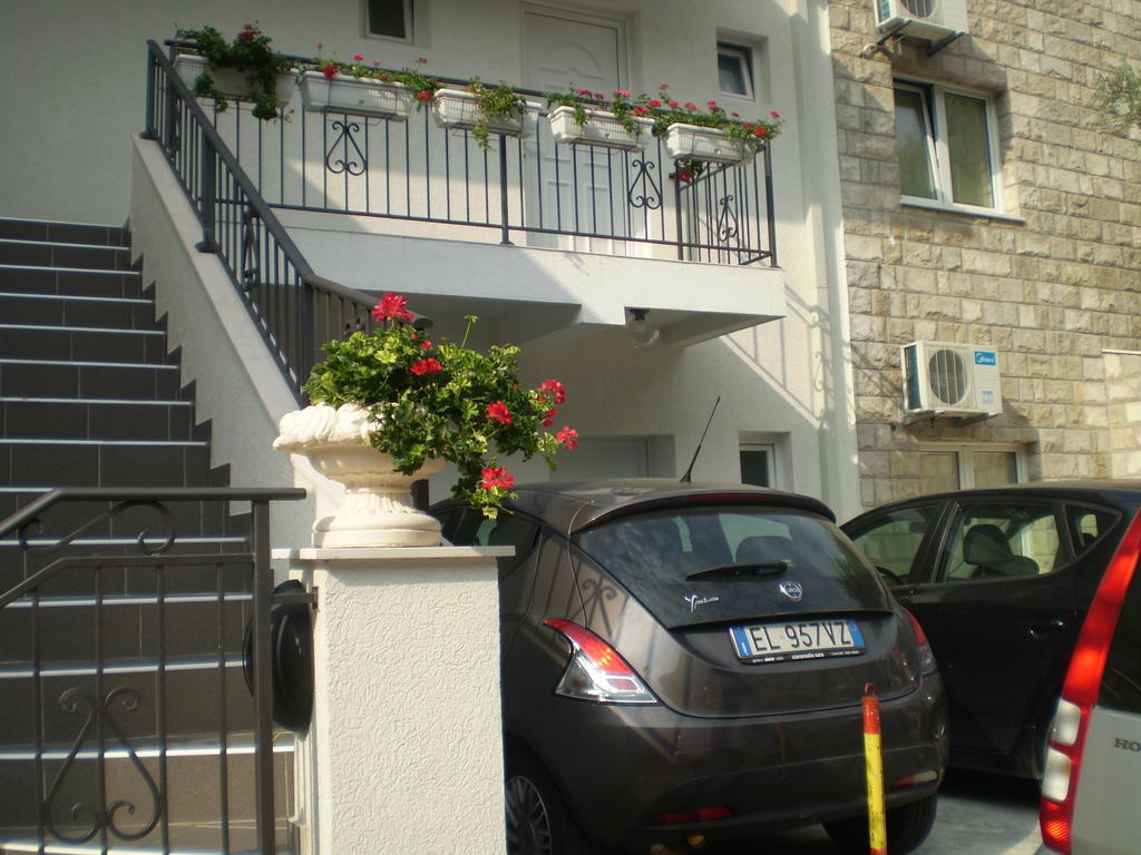 Apartments Leut Sveti Stefan Ngoại thất bức ảnh