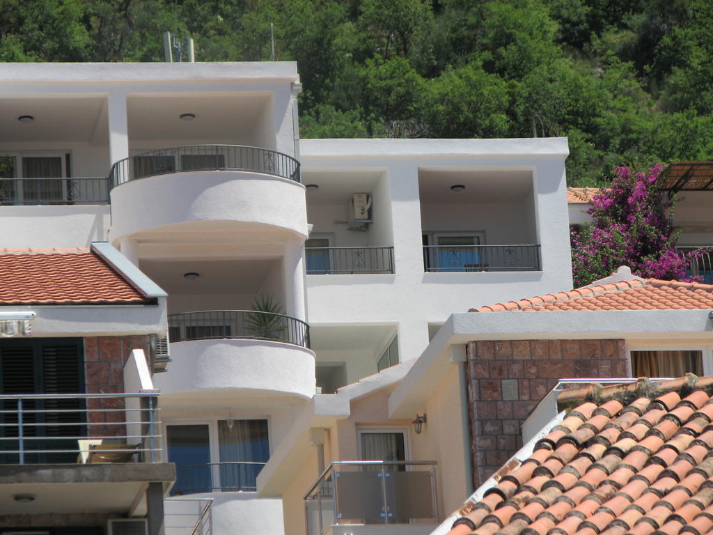 Apartments Leut Sveti Stefan Ngoại thất bức ảnh