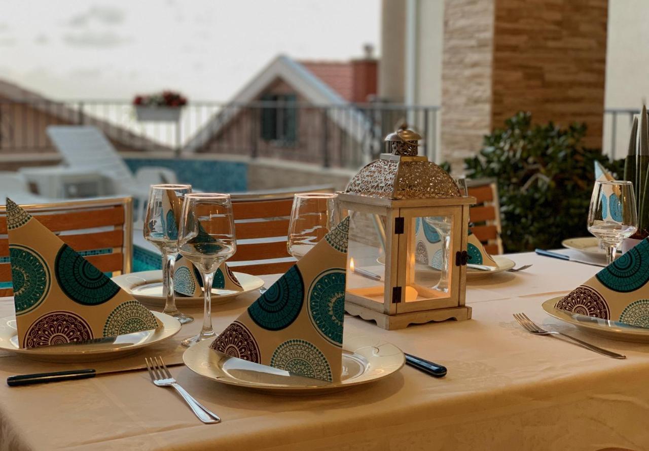 Apartments Leut Sveti Stefan Ngoại thất bức ảnh