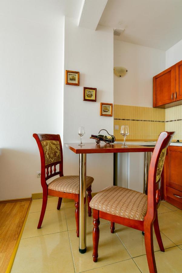 Apartments Leut Sveti Stefan Ngoại thất bức ảnh